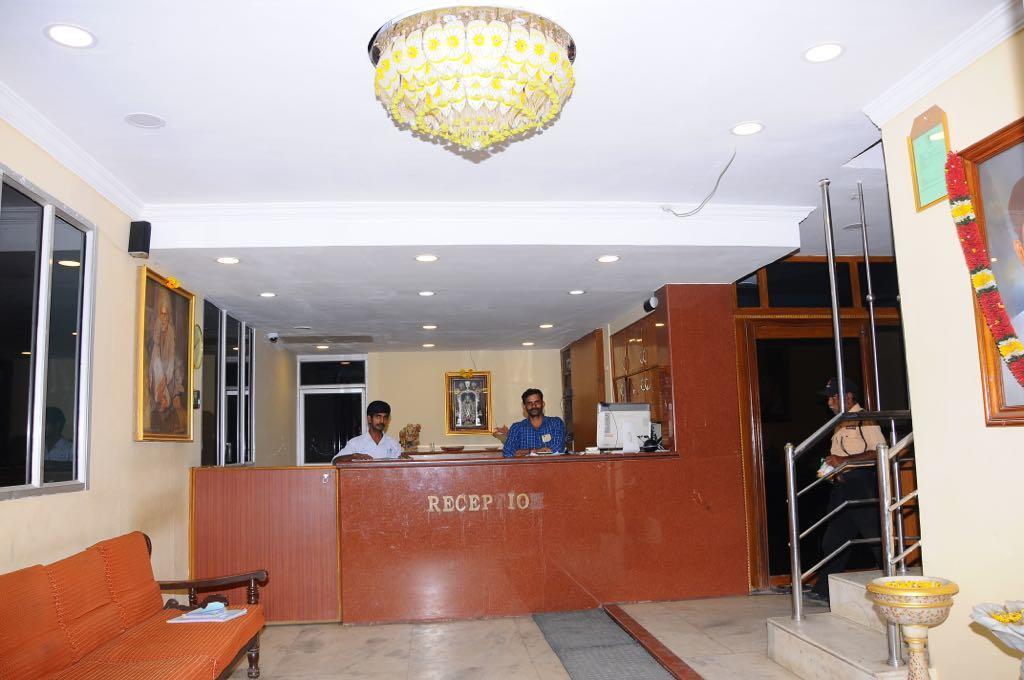 A-1 Grand Hotel Srikalahasti Exterior photo