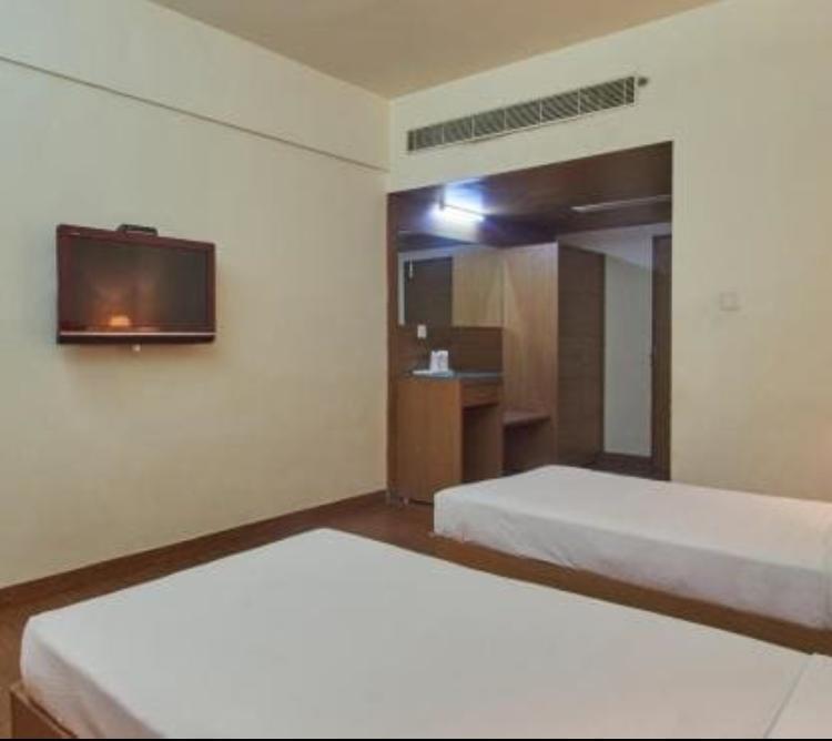 A-1 Grand Hotel Srikalahasti Exterior photo